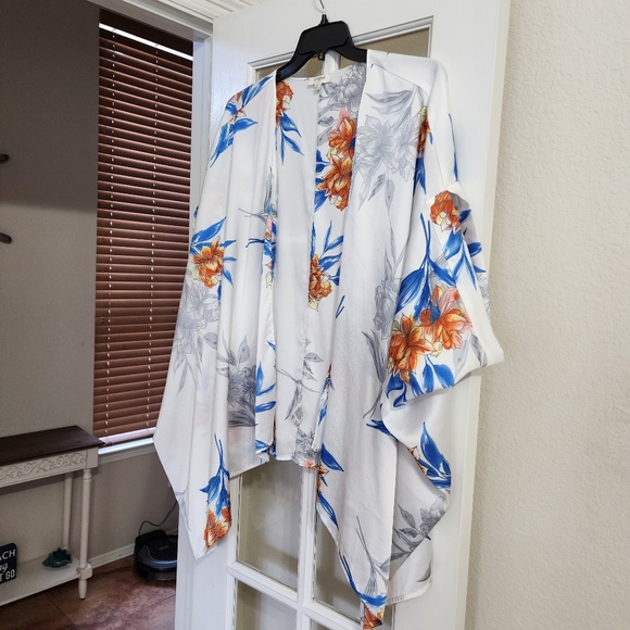 Umgee USA S/M White Floral Open-Front Kimono Cardigan Draped Waterfall Hem - Picture 2 of 10